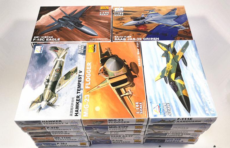 Desk Setup Computer - 25 Pièces 1/144 Modèles d'avions de